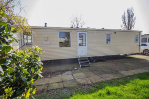 6 berth caravan at Sand le Mere Holiday Park ref 71006L